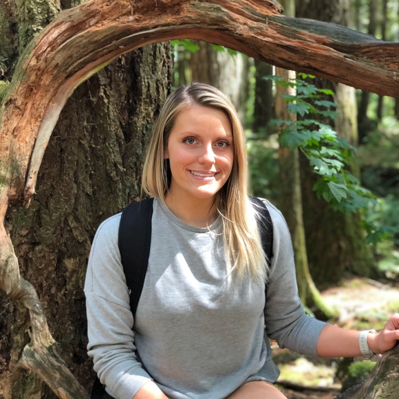 Meet your Posher, Aprille - Picture 1 of 1